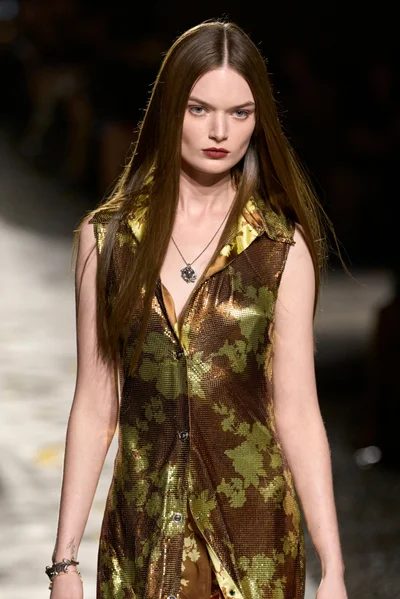 Look 16